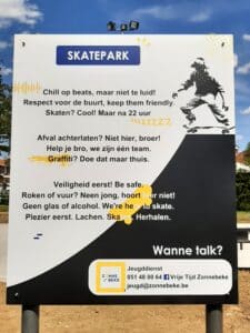 Opening nieuw skatepark: bord met regels.